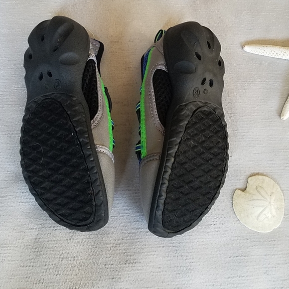Kids Sand & Sun water/beach shoes size 12 - Picture 5 of 9